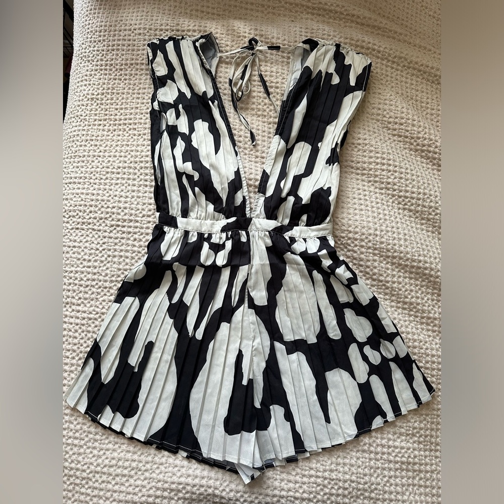 PrettyLittleThing Black and White Pleated Deep V Romper
